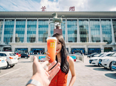 兰州首家奈雪的茶7月18日在兰州中心霸气开业