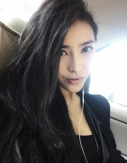 王思聪疑嘲笑郭富城恋嫩模，网友回怼：你不也是么，引发对女性尊重的深思