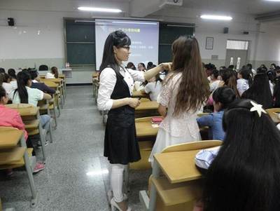 兰州性病医院医生为大学生举办女性健康心理讲座